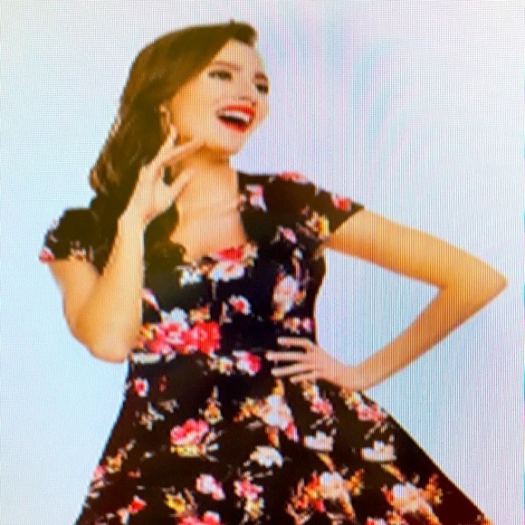 VC Dark Floral Cap Sleeve Fit & Flare Dress NWT - Picture 1 of 9